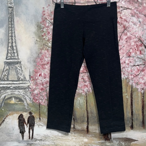Lululemon Wunder Under Crop Black Space Dye / Black sz 4 EUC - Picture 1 of 8